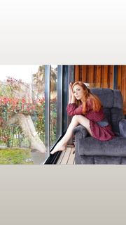 Mine Tugay feet photo thumbnail