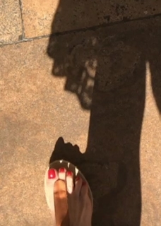 Mine Tugay feet photo thumbnail