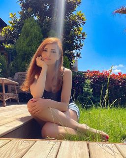 Mine Tugay feet photo thumbnail