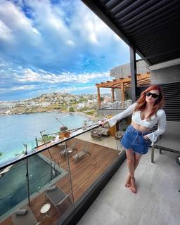 Mine Tugay feet photo thumbnail