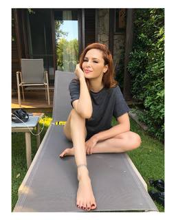 Mine Tugay feet photo thumbnail