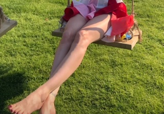 Mine Tugay feet photo thumbnail