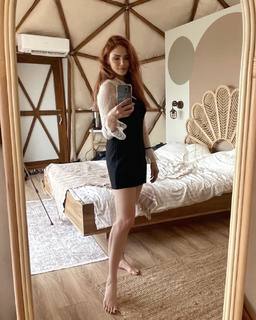 Mine Tugay feet photo thumbnail