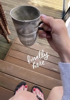 Mine Tugay feet photo thumbnail