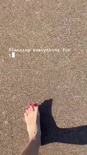 Mine Tugay feet photo thumbnail