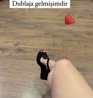 Mine Tugay feet photo thumbnail
