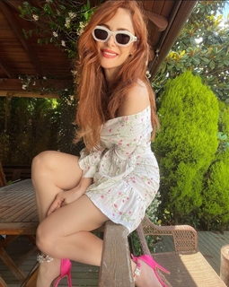 Mine Tugay feet photo thumbnail