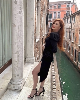 Mine Tugay feet photo thumbnail