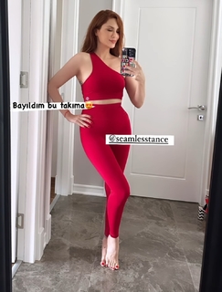 Mine Tugay feet photo thumbnail