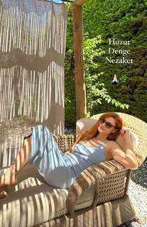 Mine Tugay feet photo thumbnail
