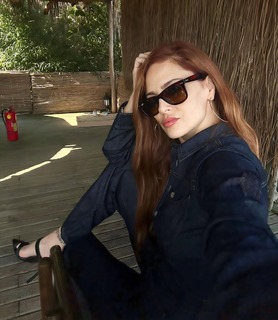 Mine Tugay feet photo thumbnail