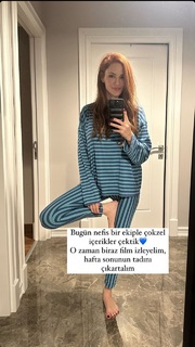 Mine Tugay feet photo thumbnail