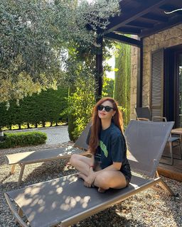 Mine Tugay feet photo thumbnail