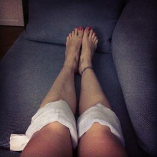 Mine Tugay feet photo thumbnail