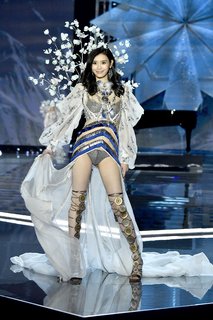 Ming Xi feet photo 4