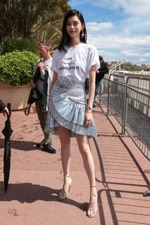 Ming Xi feet photo 4