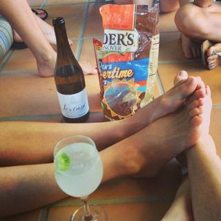 Mini Anden feet photo thumbnail