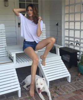 Mini Anden feet photo thumbnail