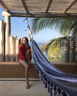 Mini Anden feet photo thumbnail
