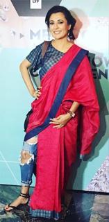 Mini Mathur feet photo 5