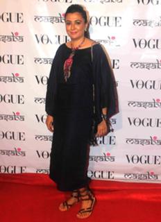 Mini Mathur feet photo 4