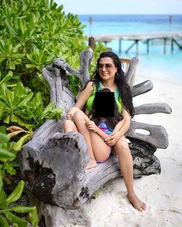 Mini Mathur feet photo 9