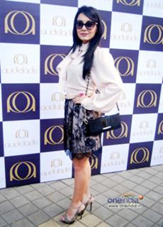 Minissha Lamba feet photo thumbnail