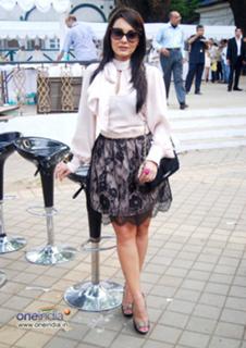 Minissha Lamba feet photo thumbnail