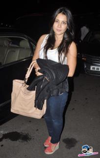 Minissha Lamba feet photo thumbnail