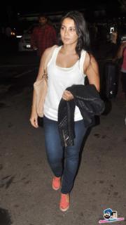 Minissha Lamba feet photo thumbnail