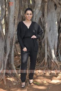 Minissha Lamba feet photo thumbnail