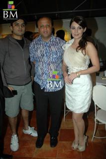 Minissha Lamba feet photo thumbnail