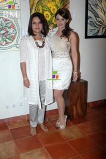 Minissha Lamba feet photo thumbnail