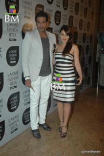 Minissha Lamba feet photo thumbnail