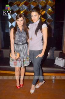 Minissha Lamba feet photo thumbnail