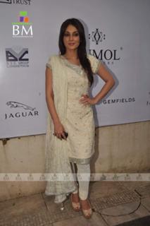 Minissha Lamba feet photo thumbnail