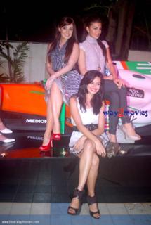 Minissha Lamba feet photo thumbnail