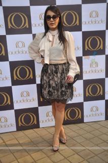 Minissha Lamba feet photo thumbnail