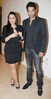 Minissha Lamba feet photo thumbnail