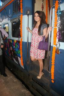 Minissha Lamba feet photo thumbnail