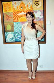 Minissha Lamba feet photo thumbnail