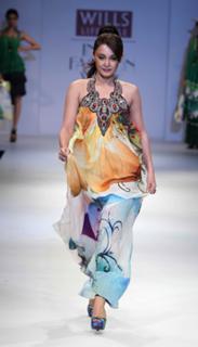 Minissha Lamba feet photo thumbnail