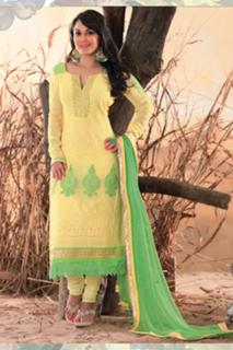 Minissha Lamba feet photo thumbnail