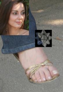 Minissha Lamba feet photo thumbnail