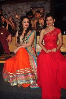 Minissha Lamba feet photo thumbnail