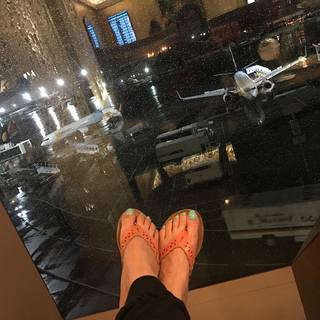 Minissha Lamba feet photo thumbnail