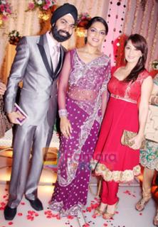 Minissha Lamba feet photo thumbnail