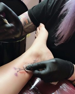 Minissha Lamba feet photo thumbnail