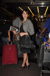 Minissha Lamba feet photo thumbnail