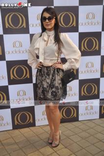 Minissha Lamba feet photo thumbnail